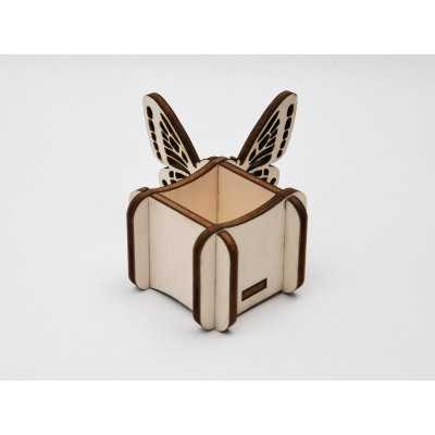 L037-Cutiuta din lemn cu fluture 8x5cm 1buc