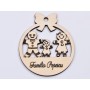 L401-Glob din lemn "Familie din turta dulce" 11 x10cm - 1 buc