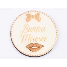 L612-Insigna lemn pentru evenimente "Soacra Mica" 5cm 1 buc