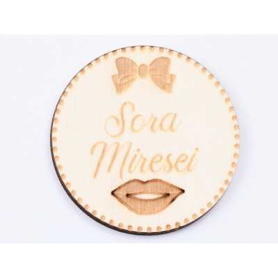L619-Insigna lemn pentru evenimente "Sora Mirelui" 5cm 1 buc