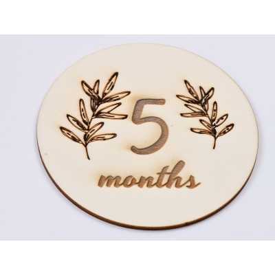 L638-Decoratiune cerc lemn "3 months" 13cm- 1 buc