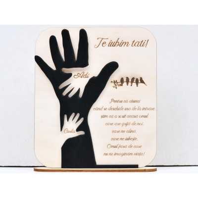 L665-Tablou personalizabil cu 2 nume si suport "Te iubim tati" -22x19 cm- 1 buc