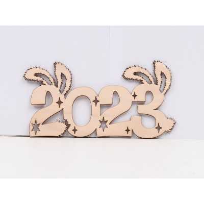 L1031-Decoratiune din lemn cu urechiuse "2023" - 21x11 cm