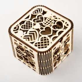 Cutiuta/caseta din lemn filigranata inimioare cu capac