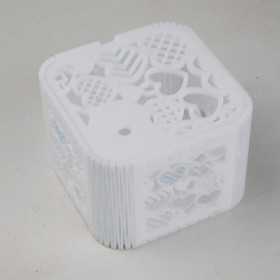 Cutiuta/caseta din plexic alb filigranata inimioare cu capac 10x10x7cm