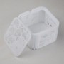 Cutiuta/caseta din plexic alb filigranata inimioare cu capac 10x10x7cm