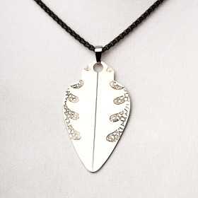 Colier din inox cu pandantiv din argint pana de chitara cu model abstract