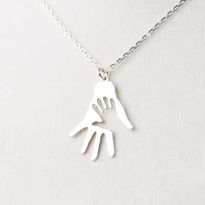 Colier din argint cu decupaj maini