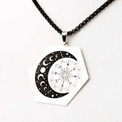 Colier hexagonal din argint cu gravura - Luna si busola