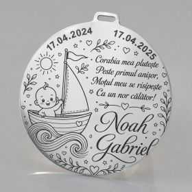 Bănuț de Moț din Argint 925 Personalizat cu Corăbioară și Bebeluș, Poezie, Nume și Date 22 mm S0305