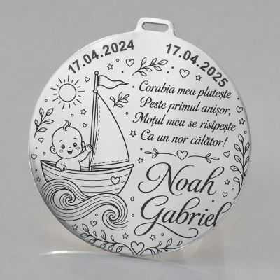Bănuț de Moț din Argint 925 Personalizat cu Corăbioară și Bebeluș, Poezie, Nume și Date 22 mm S0305