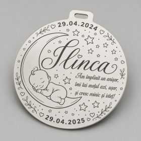 Bănuț de Moț din Argint 925 Personalizat cu Bebeluș pe Lună și Stele, Nume și Date 22 mm S0297