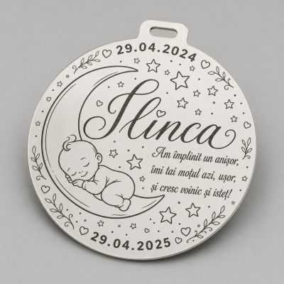 Bănuț de Moț din Argint 925 Personalizat cu Bebeluș pe Lună și Stele, Nume și Date 22 mm S0297