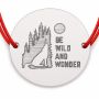 Brățară argint 925 cu bănuț lup, pădure și mesajul Be Wild and Wonder, șnur reglabil — cadou pentru aventurieri B-E0782