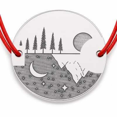 Brățară argint 925 cu bănuț peisaj montan cu pini, lună și stele, șnur reglabil — cadou pentru iubitorii de munte B-E0775