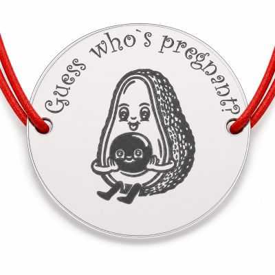 Brățară argint 925 cu bănuț avocado și mesajul Guess who's pregnant?, șnur reglabil — cadou pentru anunț de sarcină B-E1348