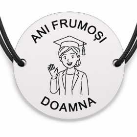 Brățară argint 925 cu bănuț gravat doamna învățătoare cu tocă de absolvire, șnur negru reglabil — R0311