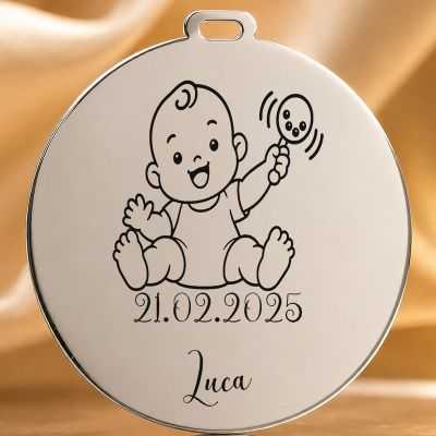 Bănuț de Moț din Argint 925 Personalizat cu Nume și Dată, Bebeluș cu zornăitoare – 22 mm – S0615