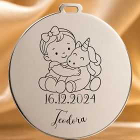 Bănuț moț argint 925, fetiță care îmbrățișează un unicorn