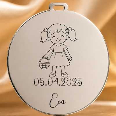 Bănuț de Moț din Argint 925 Personalizat cu Nume și Dată, Fetiță cu coșulețul în mână – 22 mm – S0682