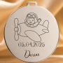 Bănuț de Moț din Argint 925 Personalizat cu Nume și Dată, Copilaș aviator în avionel – 22 mm – S0695