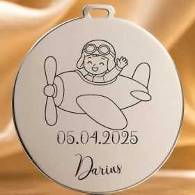Bănuț de moț argint 925, copilaș aviator în avionel – 22 mm